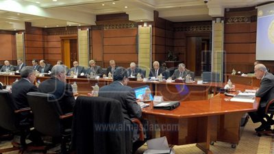 مجلس المحافظين يناقش موقف السيول والأمطار وعقود شركات النظافة 