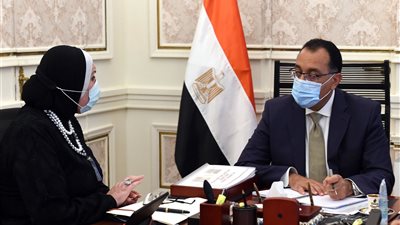 رئيس الوزراء يتابع استعدادات طرح 1755 وحدة بـ 7 مجمعات صناعية 