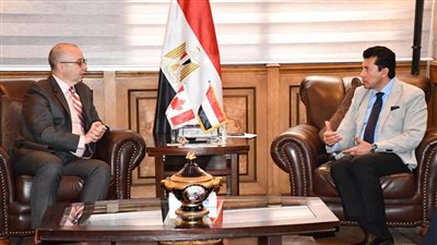 وزير الشباب والرياضة يبحث التعاون الثنائى مع سفير كندا
