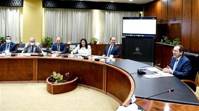 وزير البترول يتابع معدلات التوسع في توصيل الغاز الطبيعى للمنازل