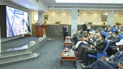 رئيس قناة السويس: 5.1 مليار دولار عائدات حركة الملاحة بزيادة 12.6%