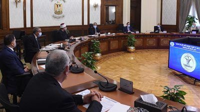 «مدبولي» يترأس اجتماع لجنة مواجهة تأثير الأزمة العالمية على السلع الاستراتيجية