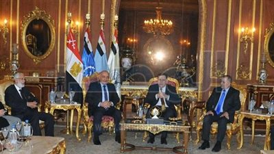 الفريق حجازي يبحث مع 