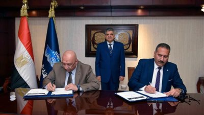 رئيس هيئة قناة السويس يشهد توقيع مذكرة تفاهم لتقديم الخدمات البحرية
