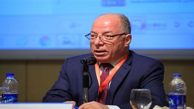 حلمي النمنم يلتقي بالمثقفين لبحث القضايا التي طرحت خلال لقاء 