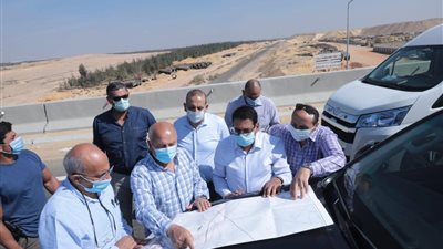 وزير النقل يستطلع مسار القطار الكهربائى السريع «السخنة - العلمين»