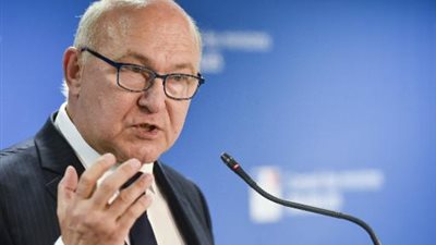 وزير المالية الفرنسي يدعو اليونان لتقديم مقترحات جديدة بعد رفض خطة الإنقاذ