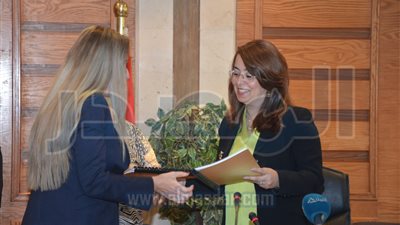 توقيع عقد مشروع إحلال وتجديد سيارات 