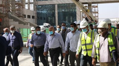 وزير النقل: استغلال محطات مشروع  القطار الكهربائي LRT تجاريا