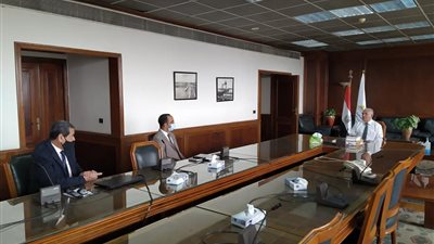 وزير الري يستعرض أبرز المشروعات الجارى تنفيذها لحماية السواحل المصرية