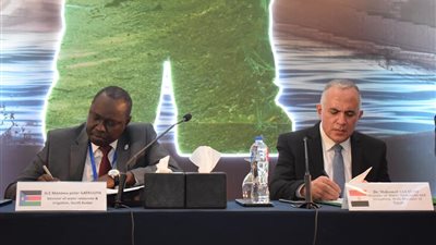  وزير الري: تطهير المجاري المائية وتنفيذ مشروعات تنموية بجنوب السودان