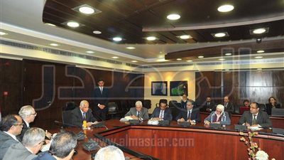 جلال السعيد يناقش مع قيادات 