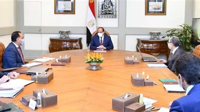 السيسي يوجه بسرعة تنفيذ مشروعات تنمية سيناء وشرق العوينات وتوشكى