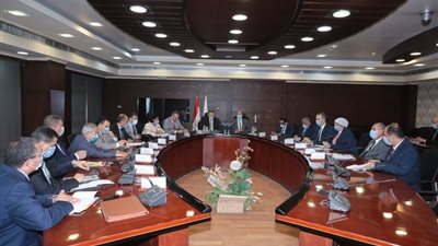 ‫وزيرا قطاع الأعمال والنقل يبحثان آليات تطوير الأسطول التجارى المصرى