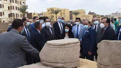 رئيس الوزراء يتفقد أعمال الحفائر بطريق الكباش