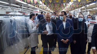 «مدبولي» يتفقد مصنع العرفة للاستثمارات والاستشارات خلال زيارته للعاشر من رمضان
