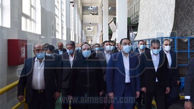 رئيس الوزراء يتفقد الأعمال الإنشائية لمصنع نفرتاري لإنتاج السجاد الميكانيكي