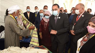 رئيس الوزراء يتفقد معرض يوم المدن العالمي 2021 بالأقصر