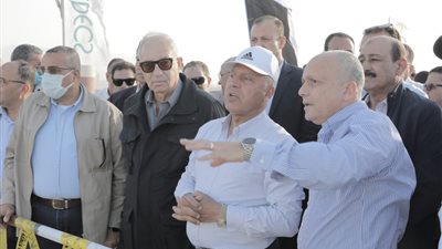 وزير النقل يتفقد مشروع استكمال تطوير ميناء السخنة  