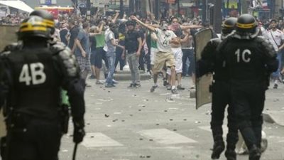 بالفيديو..متظاهرون مؤيدون للفلسطينيين يشتبكون مع الشرطة فى إسرائيل