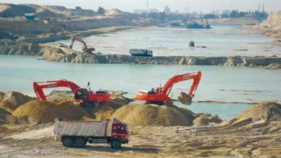 وصول نسبة أعمال التكريك بالمجرى الملاحي لمشروع قناة السويس الجديدالى 94.52%