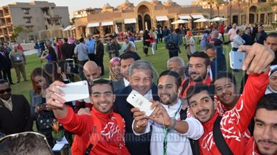 بالصور.. وزير 