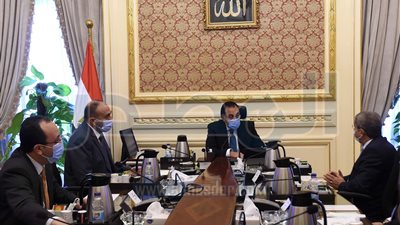 «مدبولى» يستعرض خطط  التوسع الاستثمارية لمجموعة العربى 