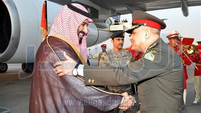 بالصور ..الفريق أول صدقي صبحى يستقبل وزير الدفاع السعودى 