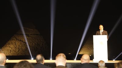 «العنانى» و«ساويرس» يشهدان افتتاح أول مطعم وتشغيل حافلة كهربائية بالأهرامات