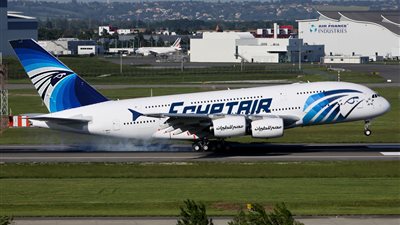 خطف طائرة مصرية في قبرص.. واحتجاز طاقمها و5 أجانب