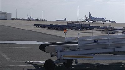 مسئولون قبارصة: لا توجد مطالب حتى الآن لخاطفي الطائرة المصرية