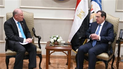 وزير البترول يستعرض مع السفير الأسترالى بالقاهرة جهود التحول الطاقى 