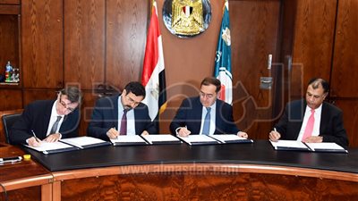 توقيع 3 اتفاقيات للبحث عن البترول والغاز باستثمارات 139 مليون دولار