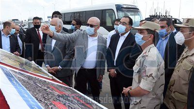رئيس الوزراء يتفقد أعمال تطوير محاور وطرق مدينة 6 أكتوبر