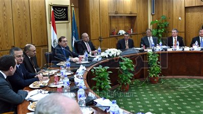 رئيس الوزراء يوجه بتكثيف أعمال البحث عن البترول (صور)
