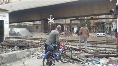 بالصور ..غلق مزلقان محطة قطار الجيزة