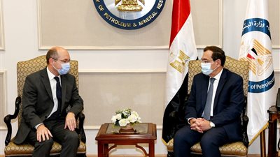 «الملا» يبحث مع سفير المجر سبل التعاون فى مجال البترول والغاز