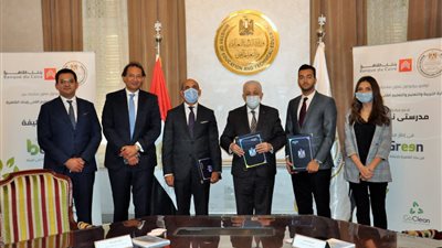 «التعليم» توقع بروتوكول تعاون مع بنك القاهرة لنشر الوعى البيئى للطلاب