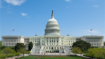 بالفيديو.. اعتقال طيار هبط بمروحية بالقرب من 