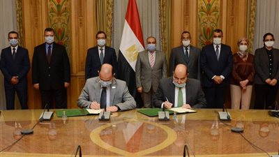 وزيرا الإنتاج الحربى والبترول يشهدان توقيع بروتوكول تعاون فى عدة مجالات