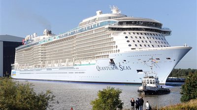 بالفيديو..وصول ثالث أكبر سفينة في العالم إلى سواحل 