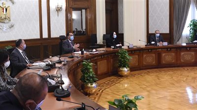 رئيس الوزراء يتابع موقف توفير مستلزمات الانتاج للصناعات المختلفة