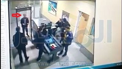 بالفيديو والصور.. خاطف الطائرة المصرية أثناء خضوعه للتفتيش قبل دخوله للمطار