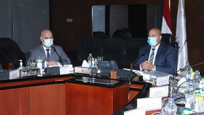 وزير النقل: 20 حافلة غاز طبيعي للعمل بالعاصمة الإدارية الجديدة