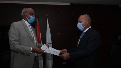 وزير النقل يوقع وثيقة التعاون المشترك فى مجال الربط السككى مع السودان