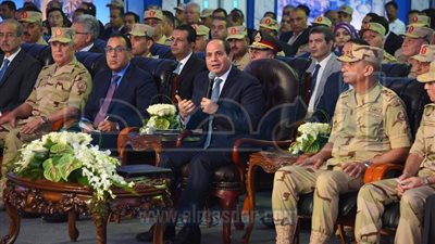 السيسي: طرح نسبة من أسهم شركات الأسمنت والجرانيت في البورصة