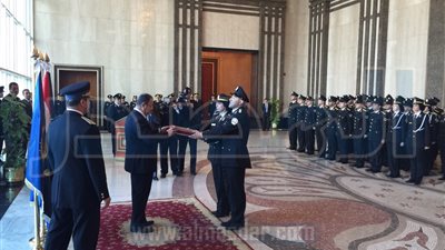 بالصور.. وزير 