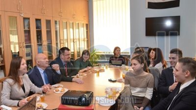 السفير المصري في كييف يلتقى طلاب أقسام اللغة العربية بجامعة أوكرانيا 