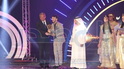 بالصور.. وزير 