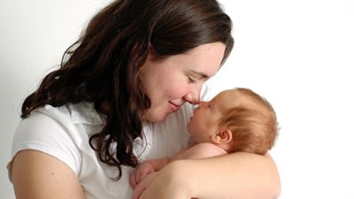 الرضيع ذو 4 أشهر يستطيع التعرف على ملامح الأم